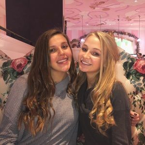 Meet your Posher, Mia